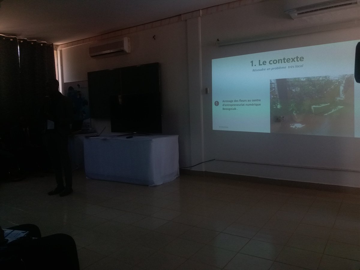 @Beoogolab était aux côtés de Serge Auguste Zaongo ce lundi 07 Mai 2018 lors du 9ème atelier du <a href="/CEA/">CTA</a>
C'est avec brio que Serge Aujuste Zaongo a fait la présentation son projet SAAGA incubé à Beoogolab, devant les autres participants venus de l'espace UEMOA et du Cameroun.
