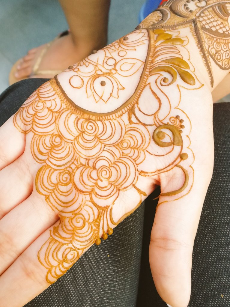 Simple henna
#Mehndi #besthenna #bridal #bridesmehndi #indianbride #assam #hennatattoos #hennadesign #