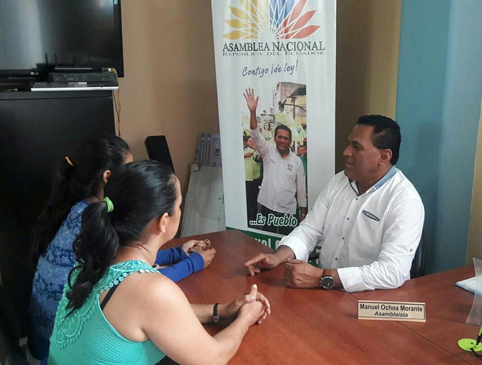 ManuelOchoa64's tweet photo. ¡Gracias por esa grata visita a mi querida ciudadanía! 
Siempre prestos a escuchar todas las inquietudes y necesidades de cada uno de ustedes. 
¡Excelente inicio de semana amig@s! 
 #LaCasadeTodos #AsambleaNacional #CasaLegislativa #StoDgo https://t.co/THdjJekSYB