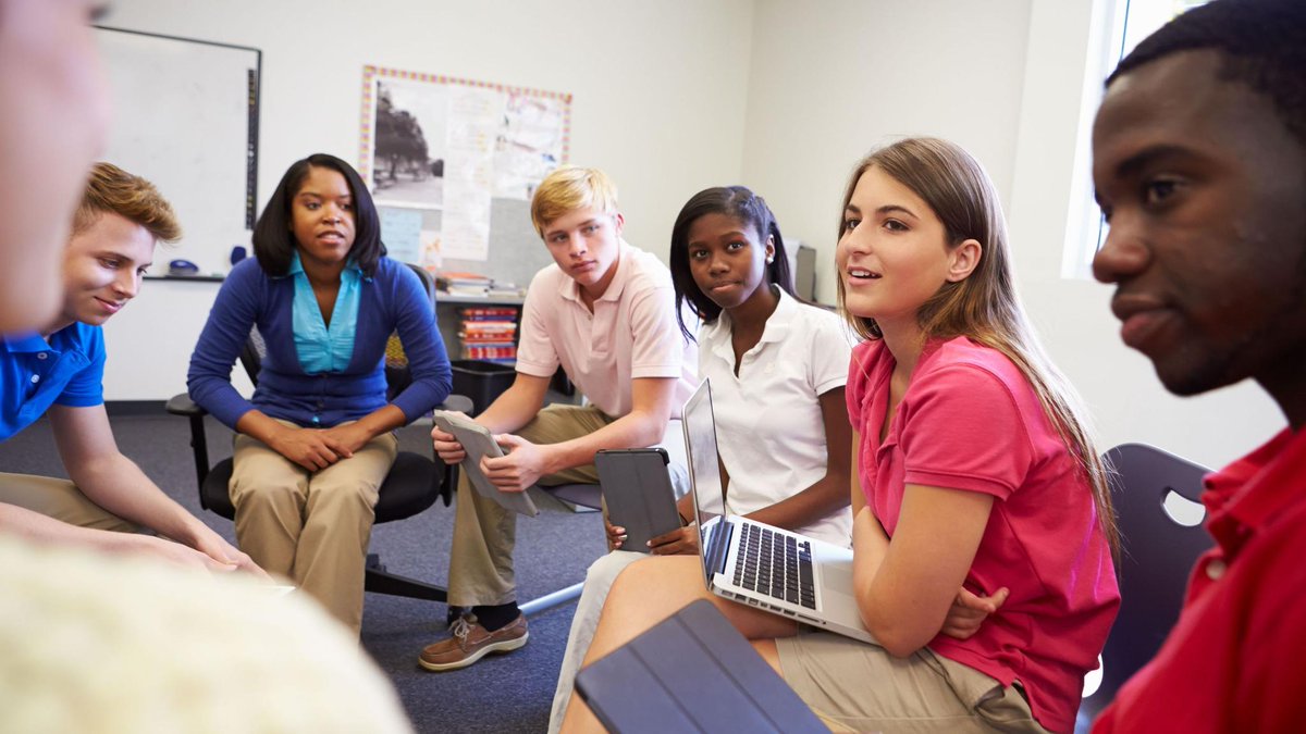edutopia's tweet photo. Three keys to effective student-led discussions. "The results are worth it—when my students are empowered, my classroom transforms into an intellectual playground." 
1️⃣Make a case.
2️⃣Use genuine questions.
3️⃣Share a question, pattern, or passage.
https://t.co/dBFkfSWXac https://t.co/8mEzvS7bwb