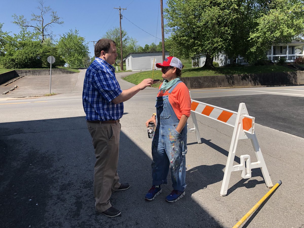 RCCelebrates's tweet photo. Thanks for stopping by this morning, Derek! Listen to Laker Country 104.9 to hear updates and interviews regarding the Russell County Community Mural Project! #spreadtheword #covertheearth #rcmurals #rccelebrates @andeerudloff @WJRSRadio https://t.co/CnchNsEUoa
