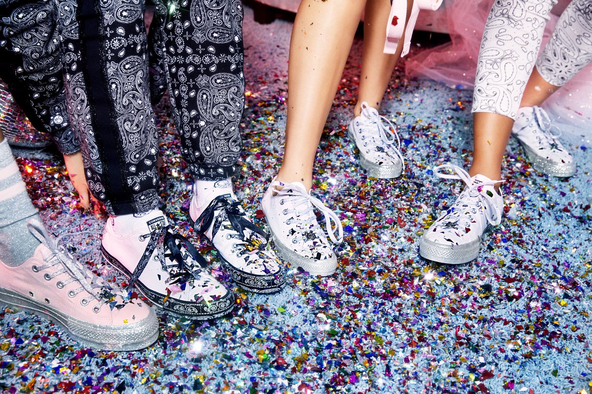 ¡¡YA ESTÁN AQUÍ!! ✨✨ #ConverseXMiley  
¡Corre por los tuyos! Disponibles en tiendas Converse.