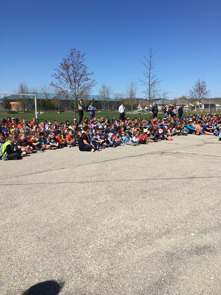 learn_style's tweet photo. RT @vanleeli
@RyersonHeights students showing we care about our community during Education Week. Music Monday, Hospice Walk and Heart and Stroke Dodgeball Fundriaser. @GEDSB #EdWeek2018 #Success4EveryStudent https://t.co/BUx0q0dxrB