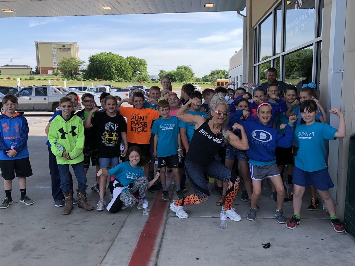 jami_leonard's tweet photo. Had a great time at Fit and Wise handing out water! #BadDayGood @DISDRann https://t.co/oCkkSLznwY