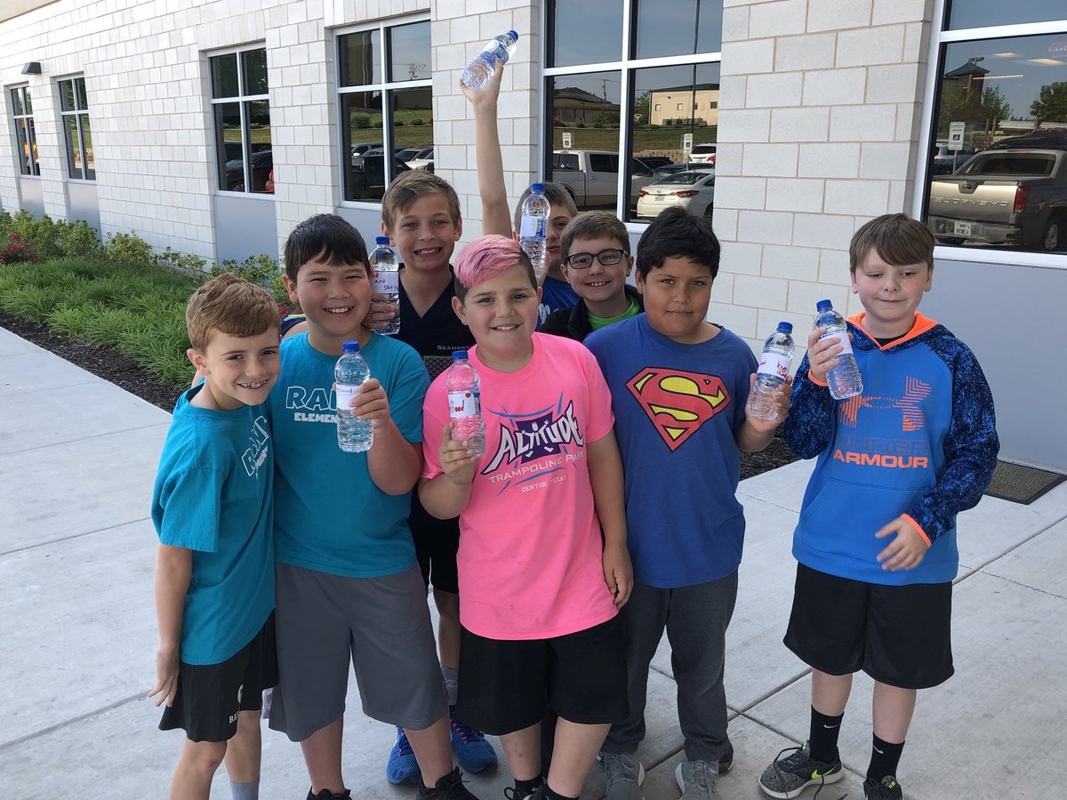 jami_leonard's tweet photo. Had a great time at Fit and Wise handing out water! #BadDayGood @DISDRann https://t.co/oCkkSLznwY