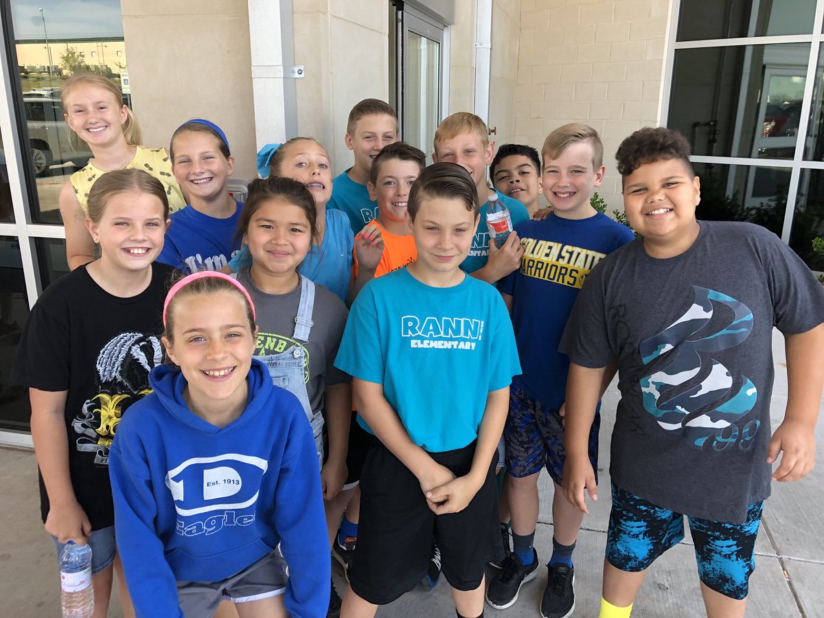 jami_leonard's tweet photo. Had a great time at Fit and Wise handing out water! #BadDayGood @DISDRann https://t.co/oCkkSLznwY