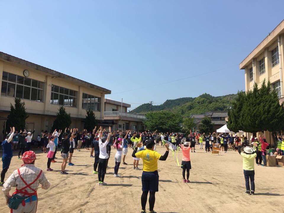 marronandmone10's tweet photo. 佐木島エコマラソン
190人のランナーの前で
ウォーミングアップ担当しました!
#エコ #エコマラソン
#広島 #runningintokyo https://t.co/sP9skObgKE