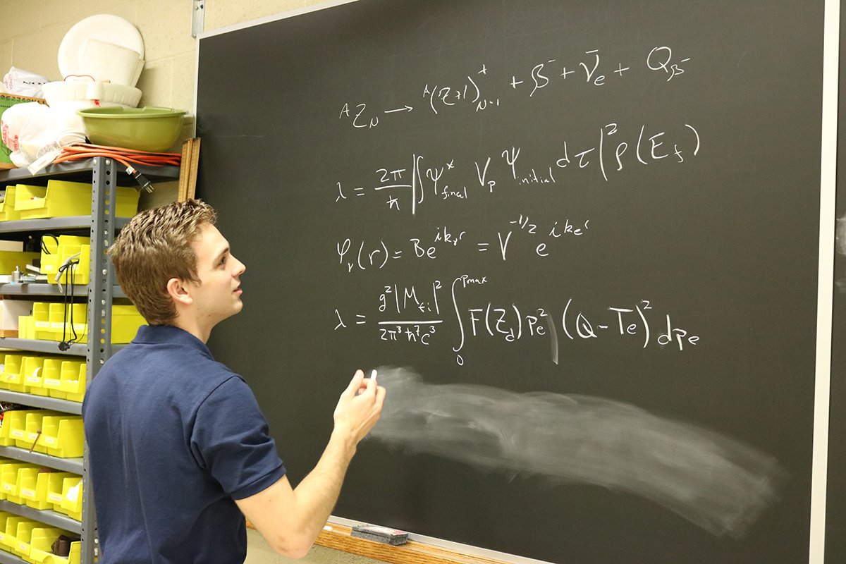 MoravianU's tweet photo. “At Moravian, you get lots of lab time...there is a lot of focus on making sure students get to do research.” Read more on chemistry connections from #InsideMoravian: https://t.co/GNIwwUovrf https://t.co/ibokI6qleb