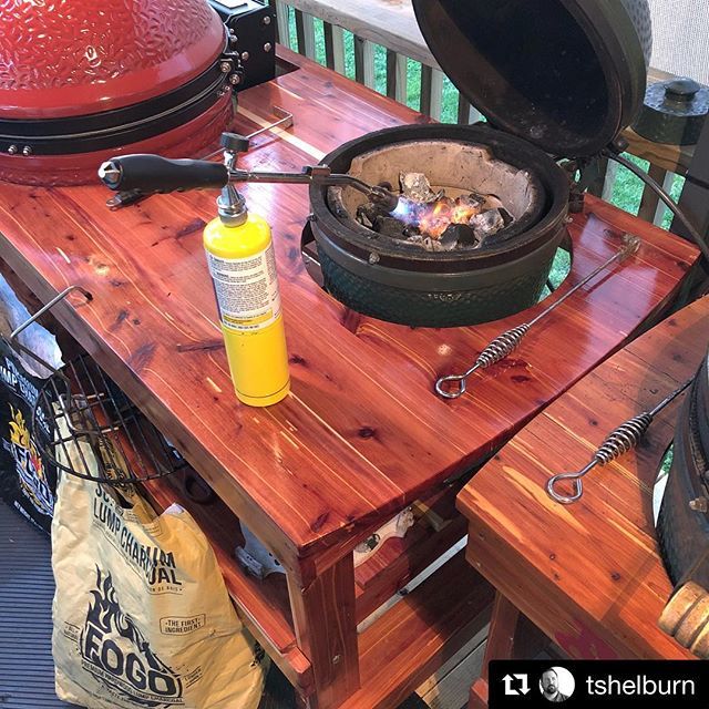 jjgeorgeoutdoor's tweet photo. Our friend @tshelburn caught firing up! 🔥🔥
・・・
Lighting that @fogocharcoal is a breeze with the @jjgeorgeoutdoor grill torch! #jjgeorgeoutdoor #grilltorch #torch #mapgas #firestarter #fogocharcoal #lumpcharcoal #cedartable #eggtable #kjtable #cus… https://t.co/egRSylFZJZ https://t.co/XSqlGSNgPq