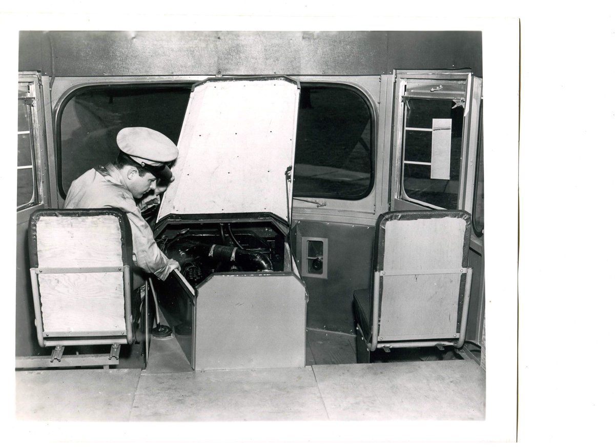 By_JackRoberts's tweet image. Your weird truck of the day is the 1950 Fageol Cargoliner - a concept truck that was billed as “The trailer without a tractor.”