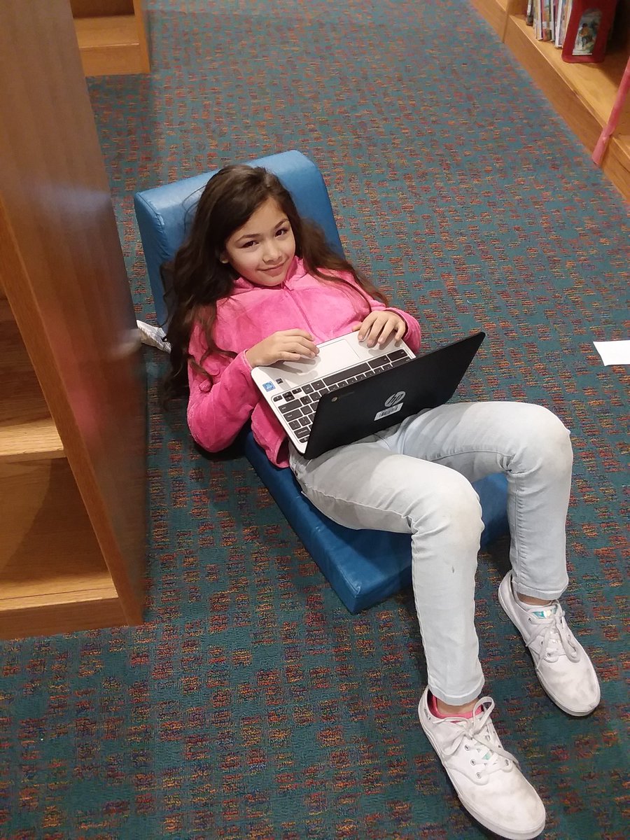 NISDmartin's tweet image. Welcome @happyNessTeach  to #MakerMorning. Ms. Rodriguez monitored students as they prep for #BattleoftheBooks. #MartinInspired