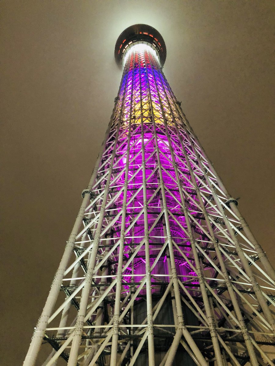 abe090325's tweet photo. スカイツリーがももクロカラーらしいwww https://t.co/4GajwVnnPv