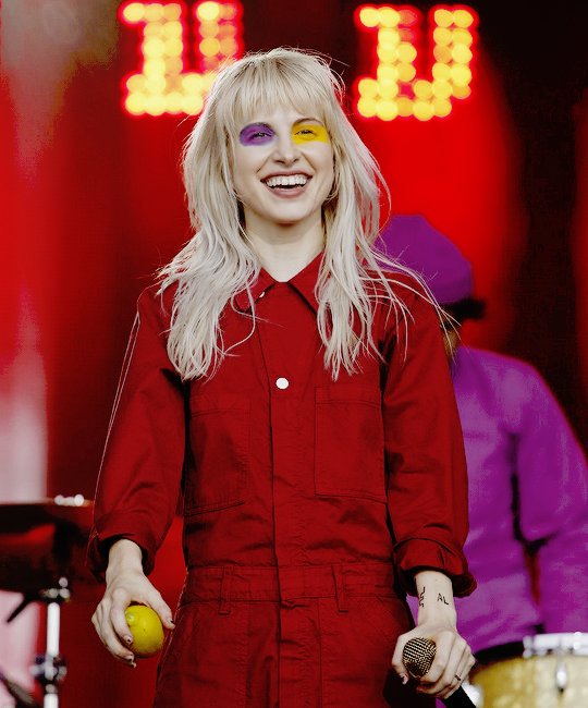 P4ramoreFBr's tweet photo. bom dia! 🌞

nós da paramore forever br te desejamos uma ótima segunda-feira. 😁 https://t.co/9HhU1Z6oNk