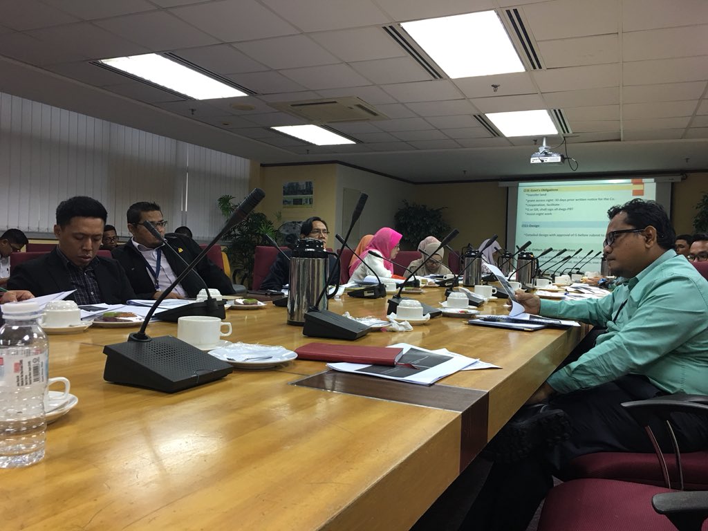 Semuga sesi perkongsian info mengenai R&amp;R pskn JKR utk projek penswastaan(post-contract) memberikan manafaat. T kasih atas jemputan &amp; hospitaliti CKS. 
#07052018
<a href="/JKRCPAB/">Caw. Perancangan Aset Bersepadu, JKR Malaysia</a> <a href="/abhamidjkr/">abhamid</a> <a href="/Roslan_AGhani/">Roslan Abd Ghani</a>