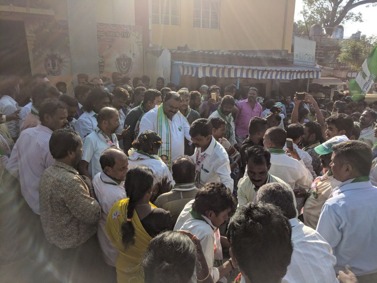 CvramanJDS's tweet photo. Campaigning getting more aggressive...In parts of various #Wards in #CVRamanNagar by our #PRameshAnna addressing crowd in roadshow today at #Ward-50 #Old Byapanahalli..#CVRwithPRamesh #CVRwithJDS
@PRameshJDS @NikhilKumarFc @KumaraswamyJDS @JanataDal_S @JDSyouthpower https://t.co/bEA7fpamlE