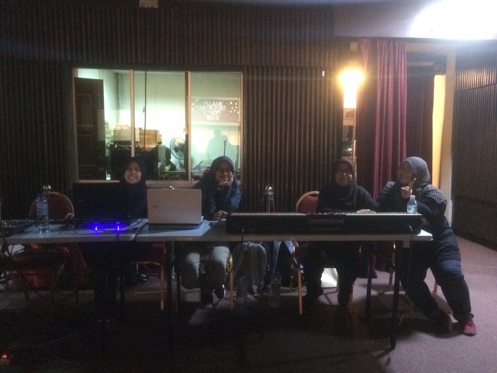 fesfikupm2018's tweet photo. Crew teknikal https://t.co/xieMSk21kh