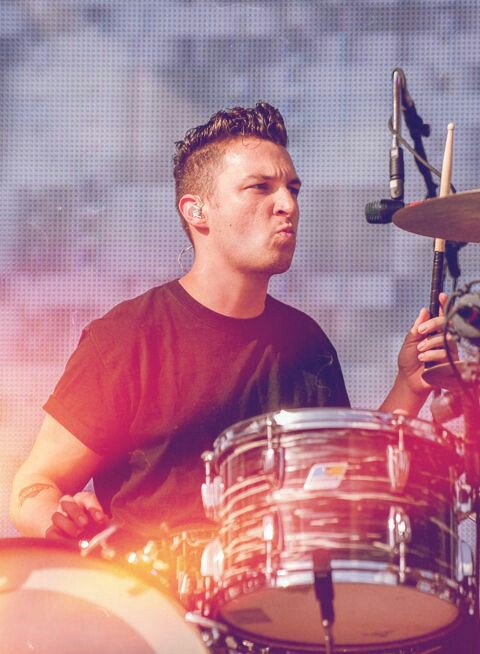 Happy Birthday Matt Helders 

Arctic Monkeys - Fake Tales of San Francisco

 