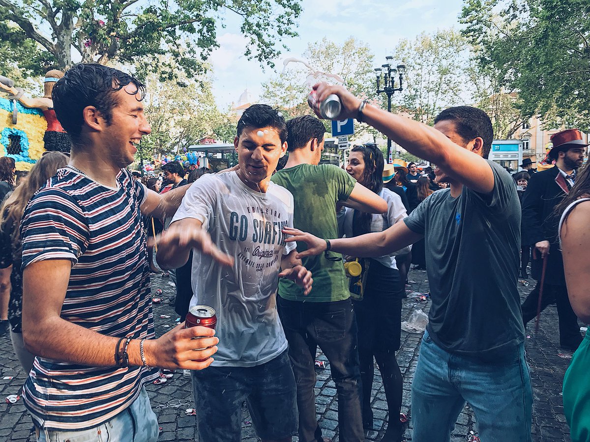 pedromramoos's tweet photo. Cheers bro 🤘🍻 #Queima18 https://t.co/b1vN4FW3ER