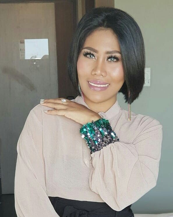 Letakkanlah tanganmu diatas bahuku. 

#HbdEviMasamba27 <a href="/DA2_Evi/">EVI_MASAMBA_REAL</a>
