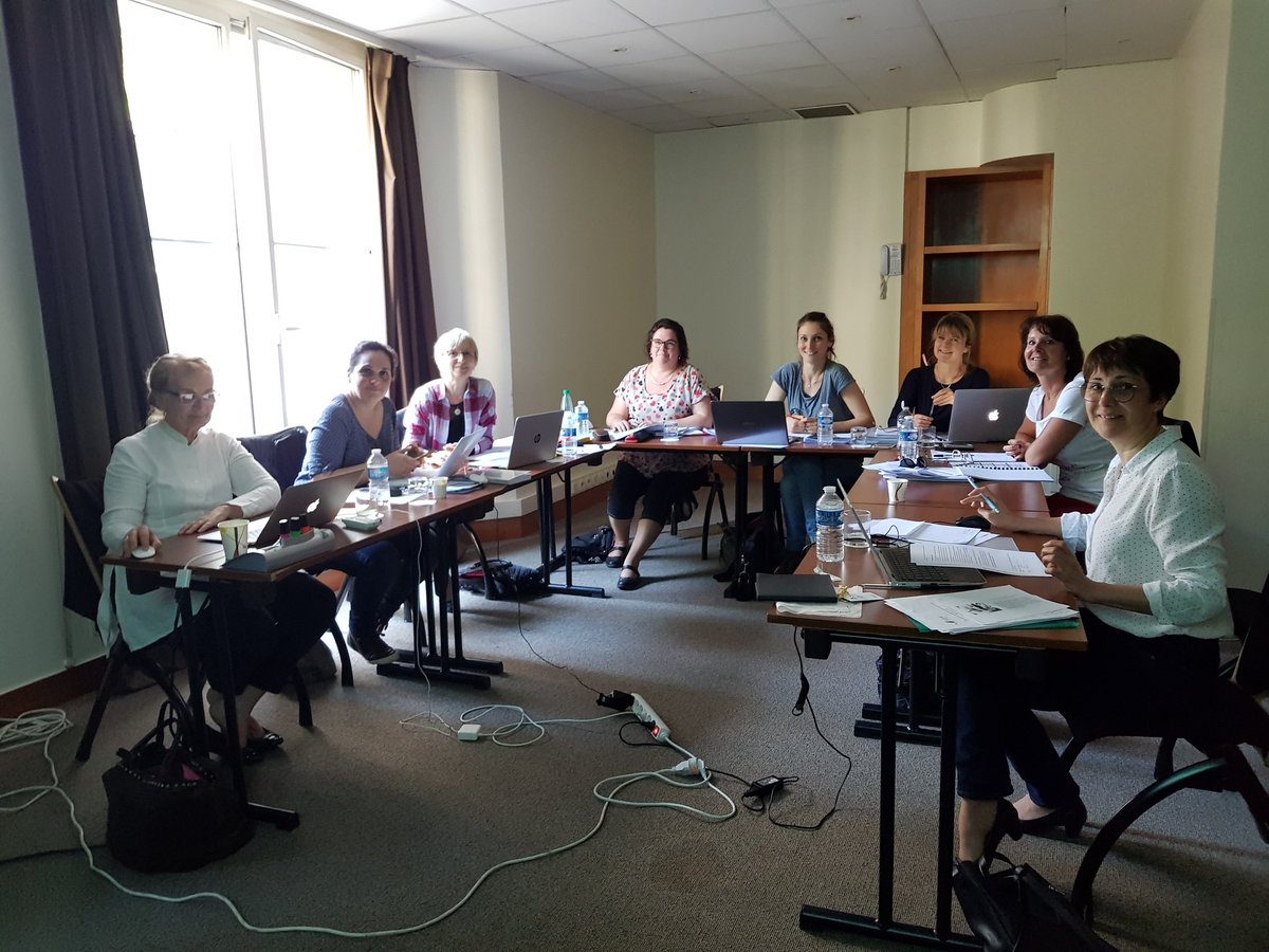 peyo3319's tweet photo. Les infirmières administratrices de @LaSF2H en réunion pour proposer une voisin de l'infirmière de pratiques avancées en hygiène, prévention et contrôle de l'infection. #FuturEnMarche https://t.co/tVgnGpoRDE