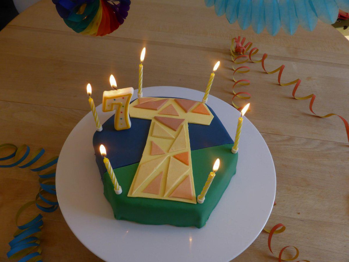 TimoliaTeam's tweet image. Happy Birthday to us! 🎉🎈

Timolia wird 7 - und wir feiern das nicht nur mit dieser leckeren Torte von @lotteoderso, sondern auch mit einer Double-Pixel Woche! 🎁💛
