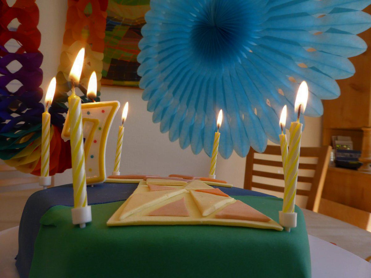 TimoliaTeam's tweet image. Happy Birthday to us! 🎉🎈

Timolia wird 7 - und wir feiern das nicht nur mit dieser leckeren Torte von @lotteoderso, sondern auch mit einer Double-Pixel Woche! 🎁💛