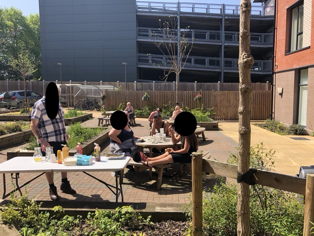 salvodanholland's tweet photo. Residents and staff at @salvationarmyuk Gateway are enjoying a BBQ in the sun. ☀️ 🍗 #Homelessness #SeeingPeopleNotLabels https://t.co/tuZeXxggRC