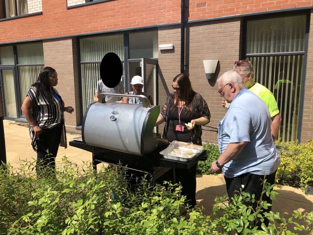 salvodanholland's tweet photo. Residents and staff at @salvationarmyuk Gateway are enjoying a BBQ in the sun. ☀️ 🍗 #Homelessness #SeeingPeopleNotLabels https://t.co/tuZeXxggRC