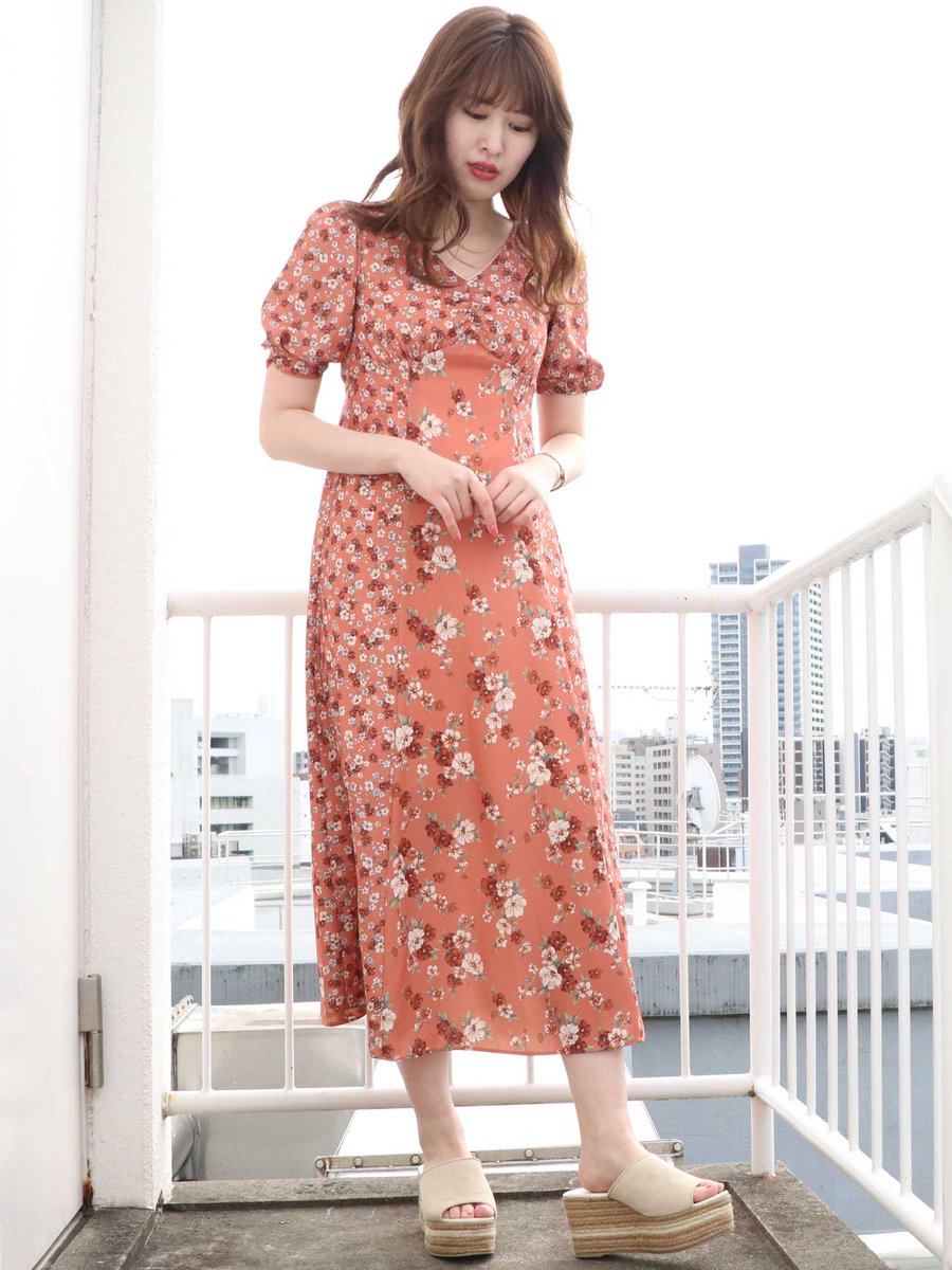 Dazzlin Zozotown 夏に着たい花柄はコレ フラワーパターン切替マキシワンピース 7 900 Tax 大きさの違う花柄の生地が 総柄でもメリハリはしっかり 広がらないシルエットと落ち感のある生地で なんともいえないヴィンテージ感が おしゃれ度