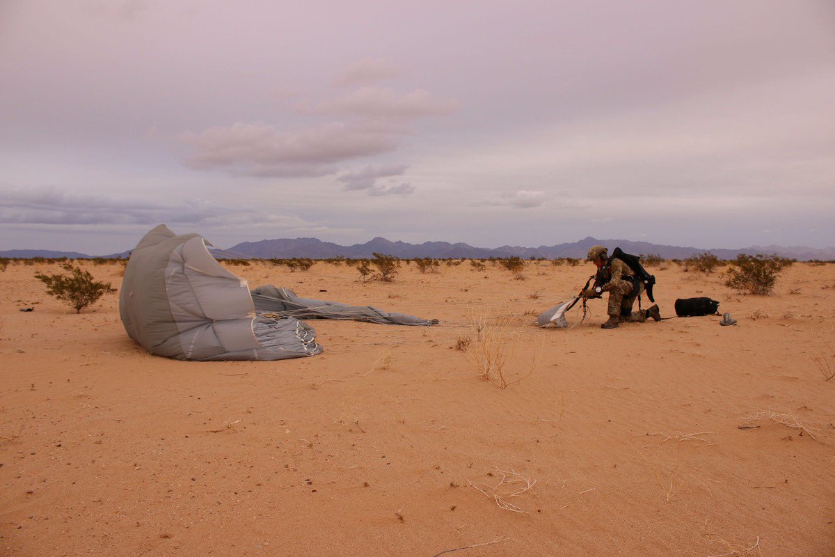 BritishArmy's tweet photo. Pathfinders carry out high altitude parachute training in Arizona alongside Belgian Army Pathfinders. High altitude freefall descents allow the troops to land stealthily after jumping several kilometres from the drop zone.

More about tactical training https://t.co/cxuP8jIpkO https://t.co/tR6zgg0DMN