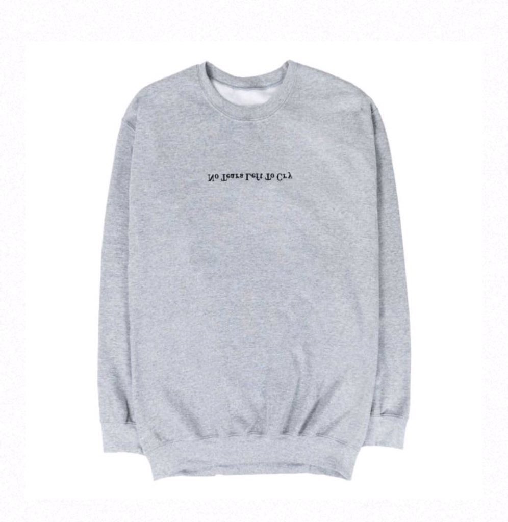 M3RCH_GIV3AWAYS's tweet photo. I'm giving away this Ariana Grande NTLTC crewneck, must be following me &amp; must turn notifications on. RT if you want it! https://t.co/RLyHitRpcO