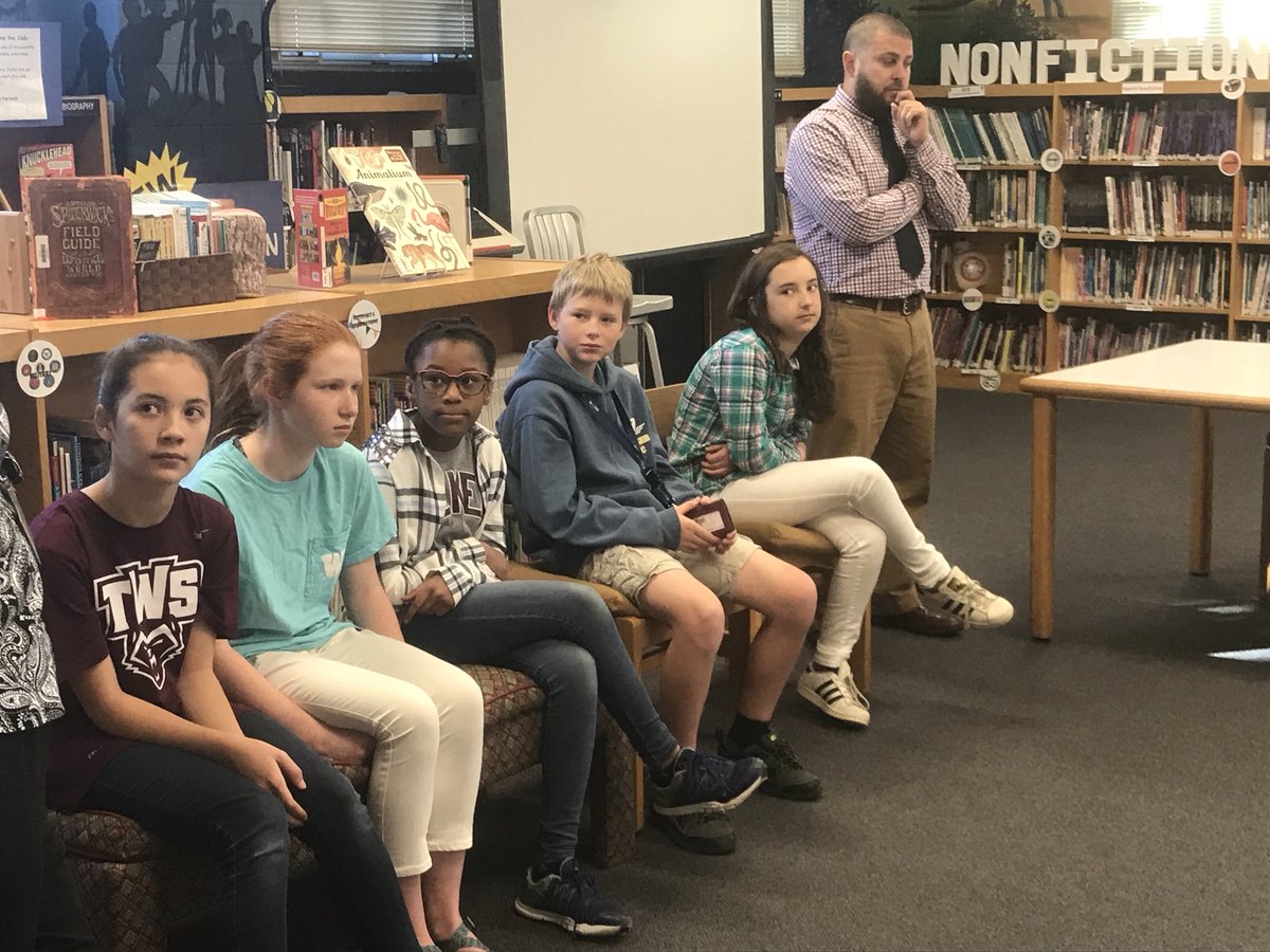 MrsCarterReads's tweet photo. This morning @TheWalkerSchool, 5th graders are learning all about summer reading from a seasoned panel of 6th grade experts. #walkerreads Thanks, @RobertoLlopart @stillermanteach for helping to make the transition a seamless one! https://t.co/j3CpnQf7K5