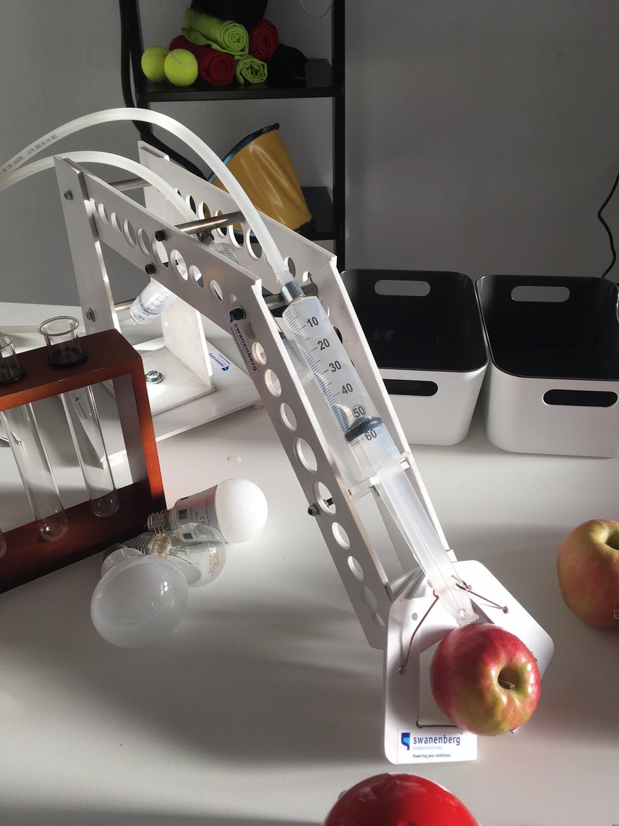 Hoe kan vloeistof iets laten bewegen? Bedien zelf een hydraulische arm @swanenberghydraulicsystems en ontdek hoe deze #techniek werkt. Beleef #techniek #HTOR op 9 juni bij <a href="/VDL_groep/">VDL Groep</a> Industrial Modules, Brandevoortsedreef #Helmond @DTW2018_HHP
