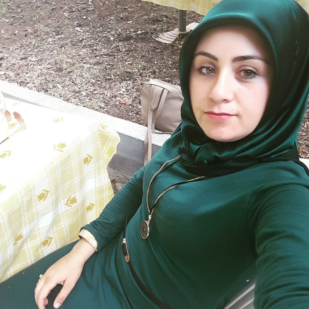 Güzelsem kime ne değilsem de kime ne !