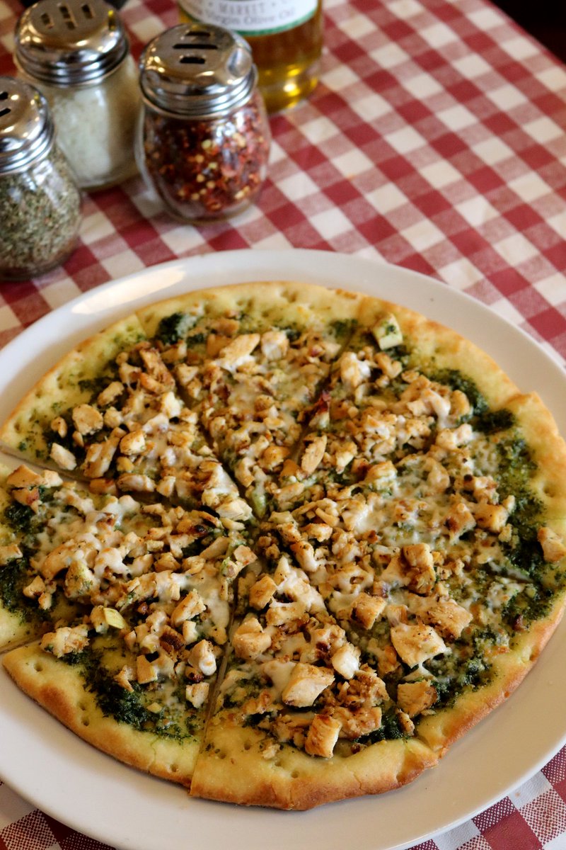 DAmico_cafe's tweet photo. How about a delicious, wood-fired pizza to start the week?  
#damicoshouston #italiancuisine #italian #ricevillage #pizza #houstoneats #HTX #HTXfood https://t.co/pH75En5nG3