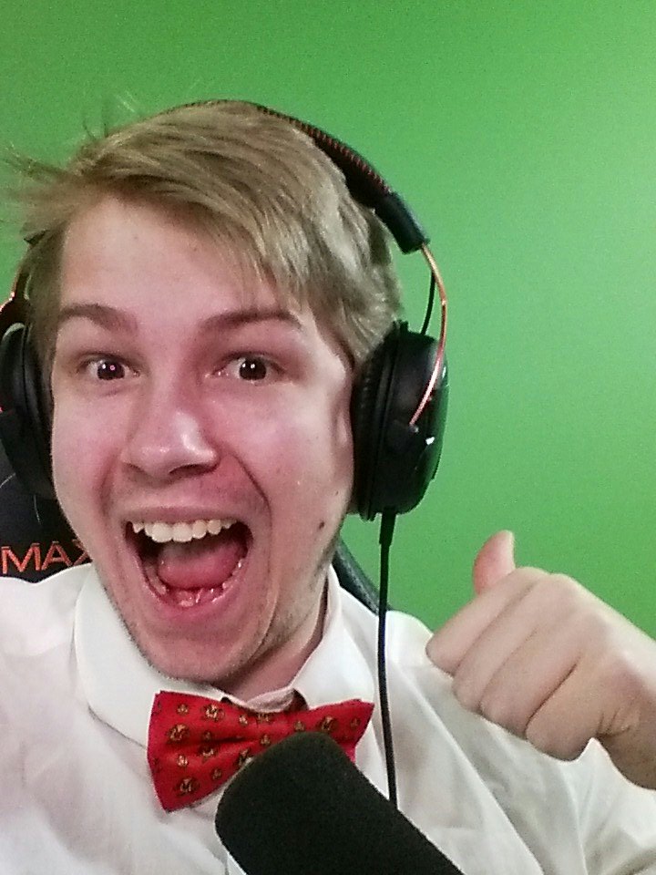 Aphostle_'s tweet photo. WE JUST HIT 100K SUBS ON YT DANKE FUCKING SCHÖN FOR THE UNTERSTUCKSUNG MIENE LIEBELINGS COMMUNITY <3 https://t.co/jzG2oSiGyw