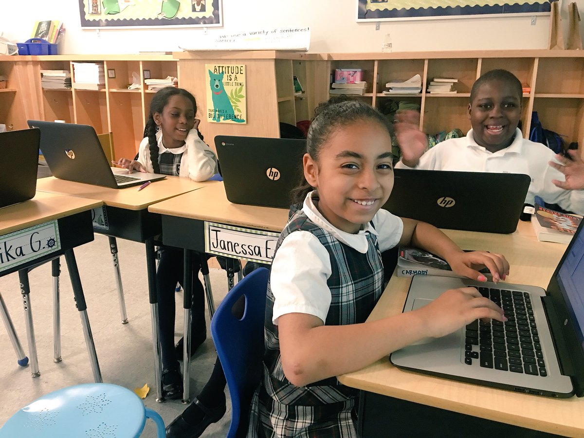 MsCarmodysClass's tweet photo. Using Google Slides to create amazing book report presentations!@SJP2CALowerMill https://t.co/fEjB3YilnR
