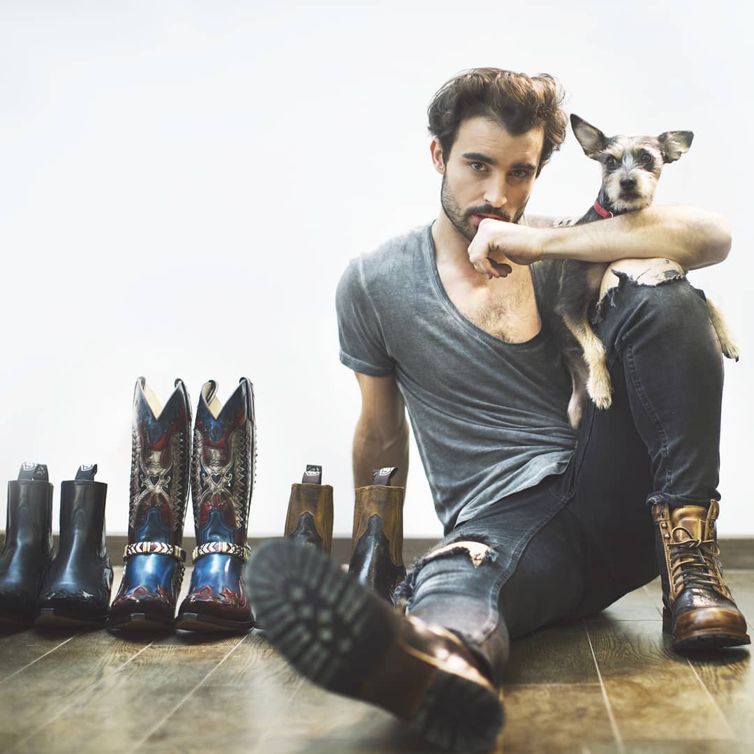 NoelBoots's tweet photo. La vida es bella si calzas unas Sendra.
.
#NoelWesternboots #sendra #loveboots #western #instaboots #bootslover #loveboots #sendraboot #sendraboots #handmade #handmadeboots #highquality #madeinspain #fashion #style #boots #leather #authentic #outfit #bikerboots https://t.co/A5XOKQ44c7
