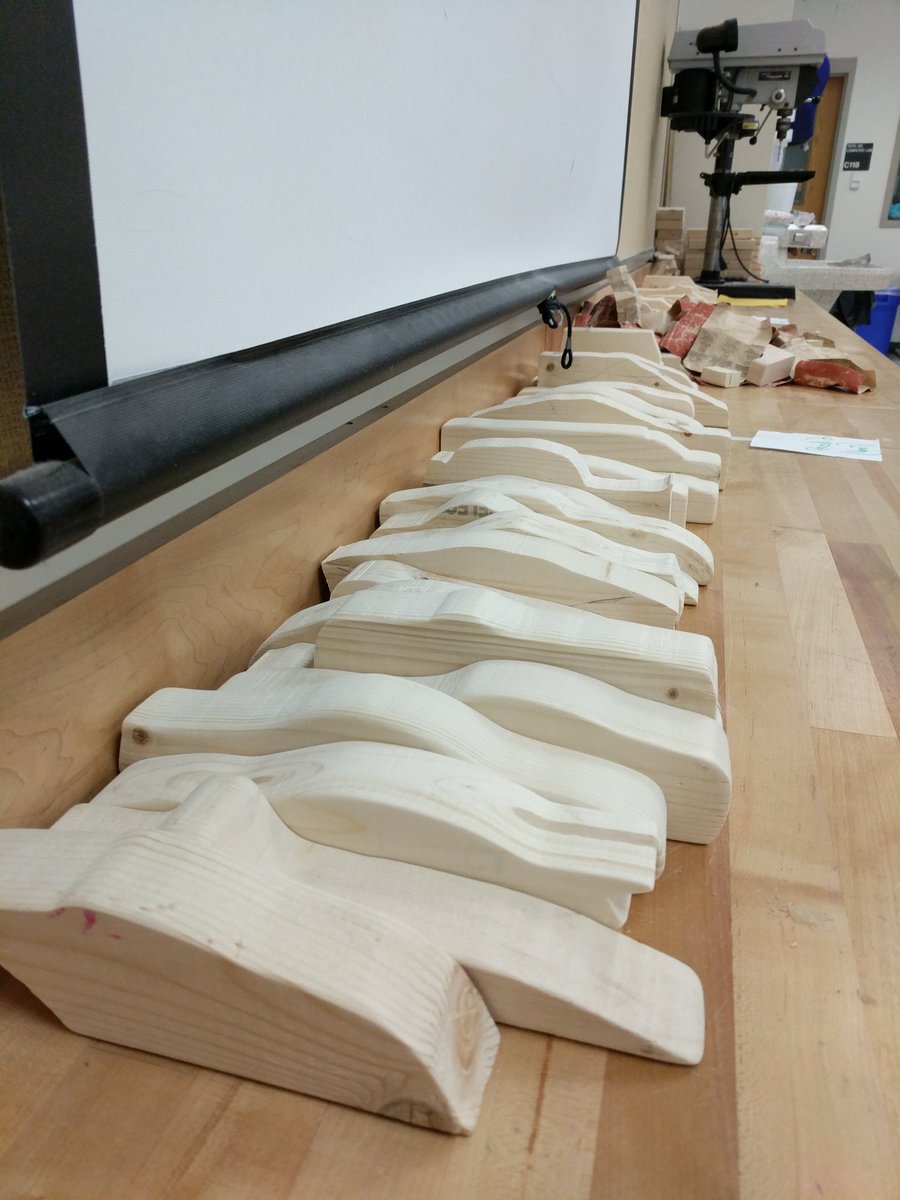 MrGreenUMS's tweet photo. Spring (and sawdust) is in the air! #weareUMS #fcpsCTE #2x4sarent2x4 #sandingissoothing https://t.co/FEn4UnHCQL