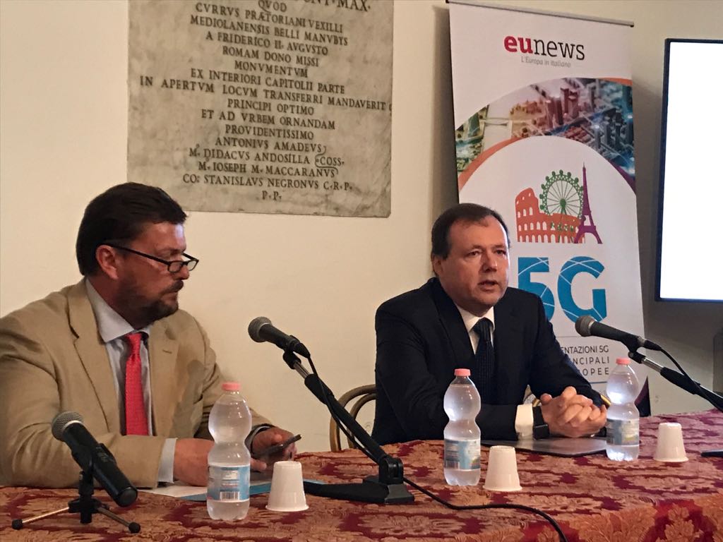 Tecnologie #5G fisse offrono opportunità di connettività per una società #gigabit e introducono nuova concorrenza nel settore delle infrastrutture. Ora Stati Membri devono impegnarsi a fornire rapidamente le frequenze bit.ly/2i0kwQc #spectrum #Roma5G <a href="/eunewsit/">eunews.it</a>