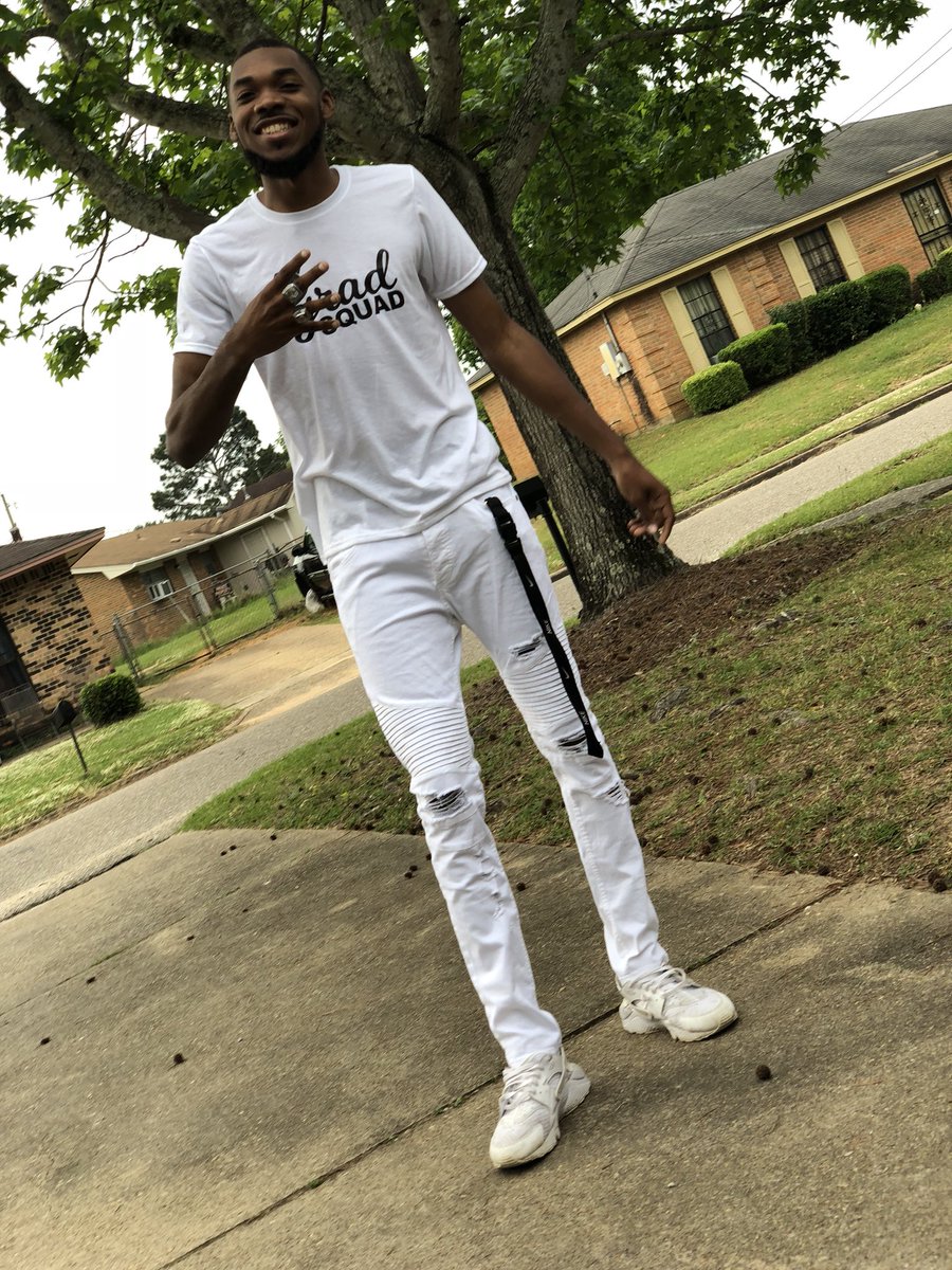 OhNiJayG's tweet image. Back to me. Back because I left some. They was calling me back and I finally Answered. And now I can say.... FINALLY LIL JAY HAS COME BACK TO THE GUMP!! #Back2theBasic