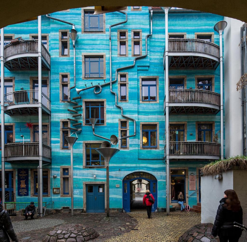 petrelustig0707's tweet photo. Ein absolutes Muss für jeden Dresden Besuch ist übrigens auch die Kunsthofpassage. Kleine Lädchen, lecker Essen und vieles mehr... 
#DresdenZeigtWiesGeht  #AufDieStrasse  #SchliesstEuchAn #DresdenIstNichtAllein #DurchhaltenDresden #LovelyPlanetDD https://t.co/xPlQkwrfab