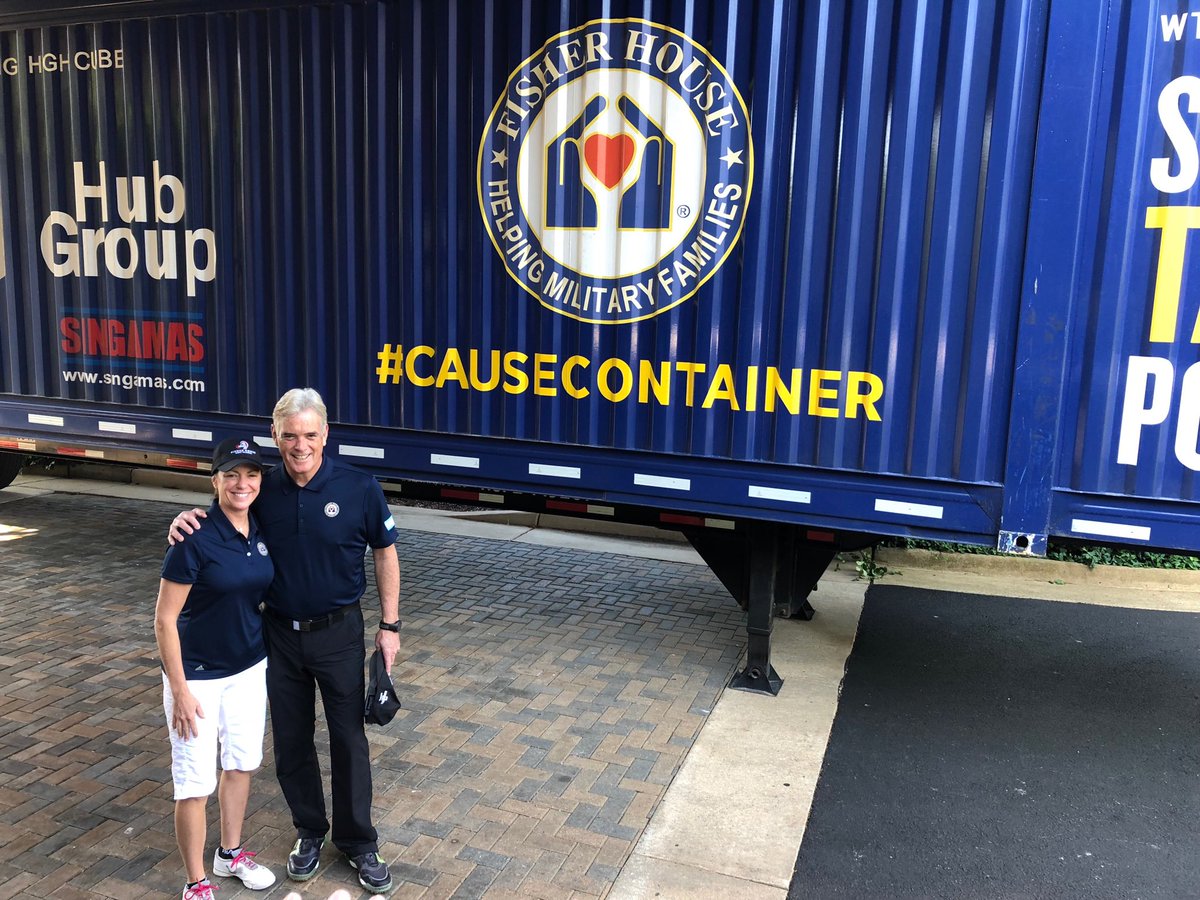 KyraPhillips's tweet image. Please retweet this pic and #causecontainer  because every retweet means more money for @FisherHouseFdtn Love our VETS!!! @johnrobertsFox @realDonaldTrump