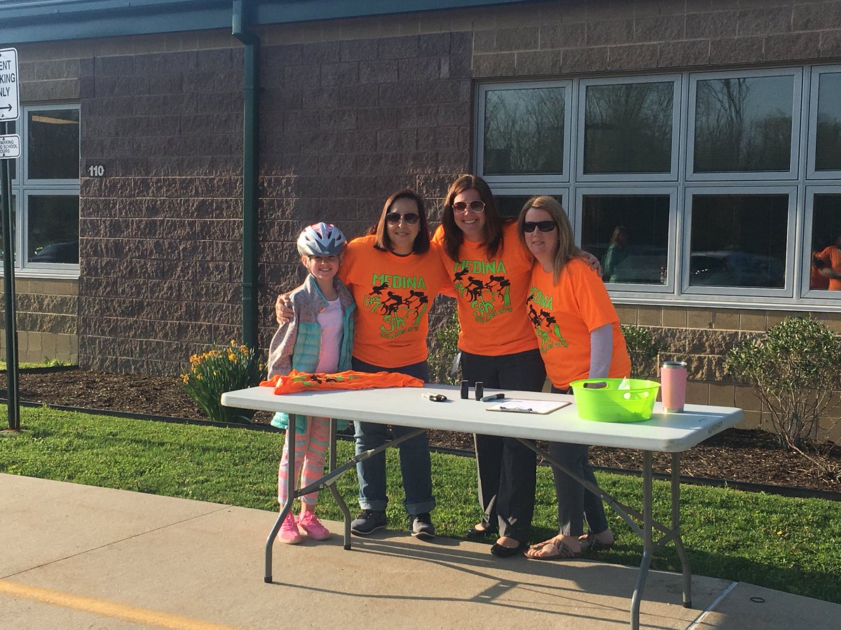 MrsHallock's tweet photo. Beautiful morning to Bike To School! https://t.co/8Mq0LVq1N1