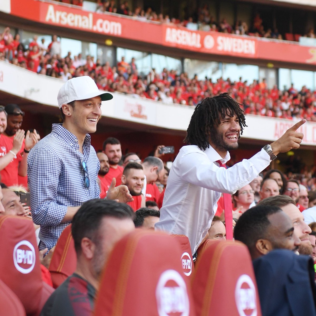 M10's tweet photo. It's a pity I missed yesterday's match with my back injury. It'll need some time but I'm sure I'll fully recover in time for the World Cup. Once again I'd like to thank our boss. It was an honour playing for you, Mon. Wenger! Thanks for all the memories we shared together. 🙏🏼 https://t.co/8VlfJjJ2EX