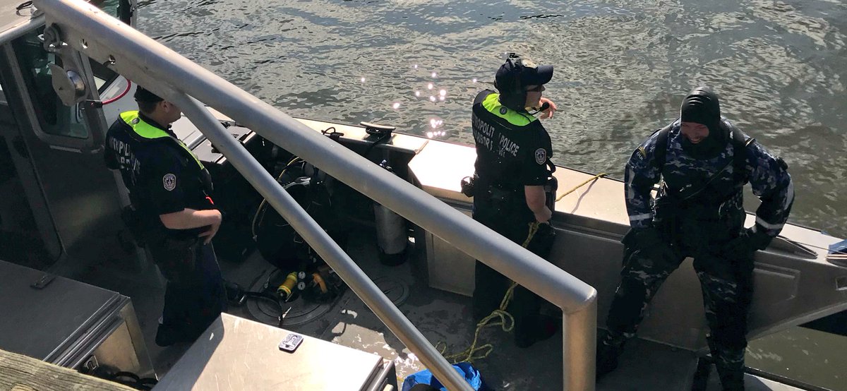 DCPoliceDept's tweet photo. What a beautiful morning for diving exercises at Harbor Patrol...

Just another great example of how MPD is #HereToHelp! https://t.co/3roYj7OOD5