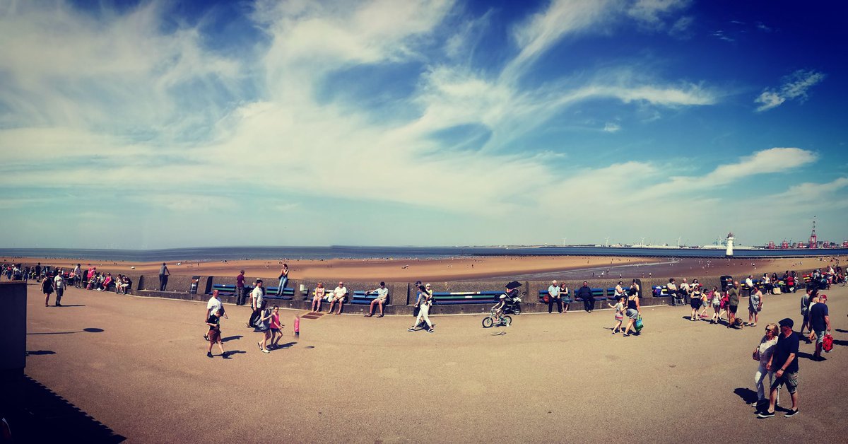 ShaunFarrelly's tweet photo. Beautiful #BankHolidayMonday weather (for once) #NewBrighton #Merseyside #BankHoliday #sunny #seaaide #beach https://t.co/0FTM1sm6h2 https://t.co/86ccP09Zqu