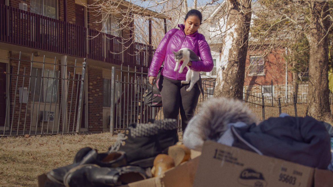 FlatlandKC's tweet photo. It takes only minutes for Jelisa Bernardo to be legally evicted. In 8 days, she’ll be homeless. We follow her journey and explore a first-time analysis of eviction rates from both sides of the state line. https://t.co/PhOGu7LmqR #KCPublicWorks https://t.co/XGV3Q9dBBu