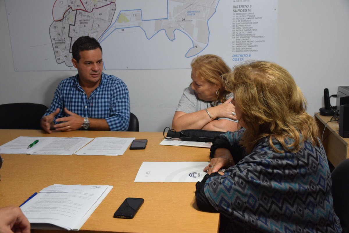 LeacGonzalez's tweet photo. #Ahora Con @marceloponcesf, Presentamos nuestro proyecto para crear un #InstitutoMunicipal de #BienestarAnimal 🐶🐱, junto a representantes de #ADDerA, #DignidadAnimal y la #SociedadProtectoraDeAnimales. https://t.co/fsW5knUcLJ