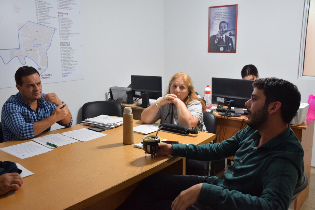 LeacGonzalez's tweet photo. #Ahora Con @marceloponcesf, Presentamos nuestro proyecto para crear un #InstitutoMunicipal de #BienestarAnimal 🐶🐱, junto a representantes de #ADDerA, #DignidadAnimal y la #SociedadProtectoraDeAnimales. https://t.co/fsW5knUcLJ